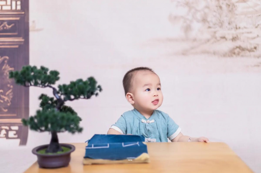 新乡几个月宝宝不吐奶 新乡几个月宝宝不吐奶