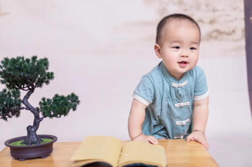 新乡宝宝脸上小白点